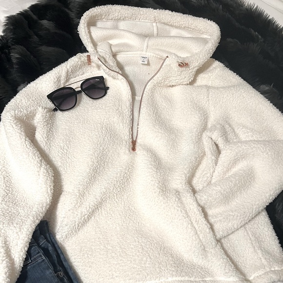 Old Navy | Plush Sherpa 1/2 Zipper Hoodie - Picture 1 of 4
